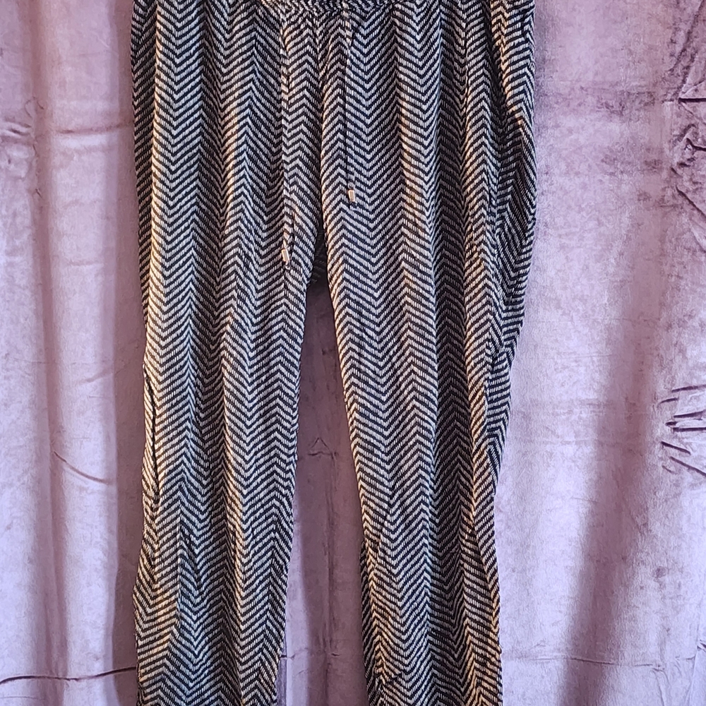 Old Navy Black and White Chevron Joggers